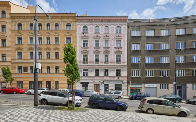 Sunlit Attic Loft in Vinohrady by Prague Days