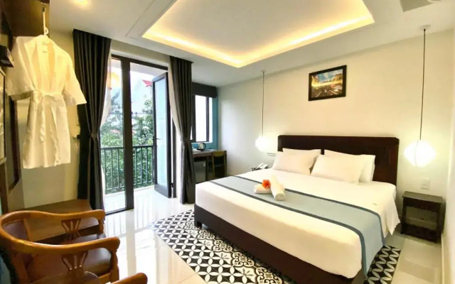 Grand Holiday Villa
