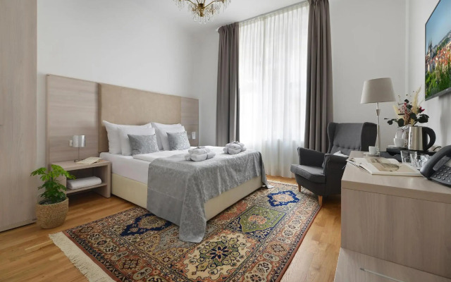 Old Town Residence by Little King