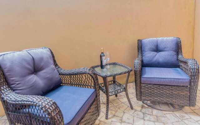 2BR 3BA GYM Pools 24 7 Security Restaurant