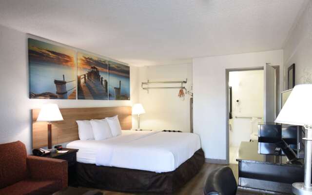 Days Inn by Wyndham Stuart