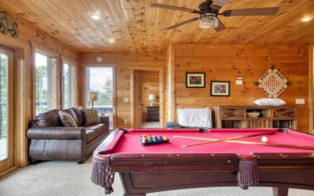 Awe-inspiring Estate w Pool Theater Fire Pit