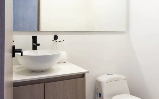 Fantastic 3 BR w Balcony in Laureles Medell n