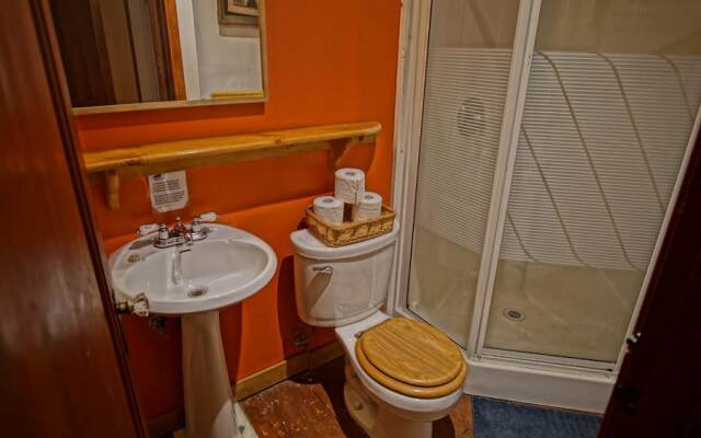 Up The Creek Backpacker's Lodge