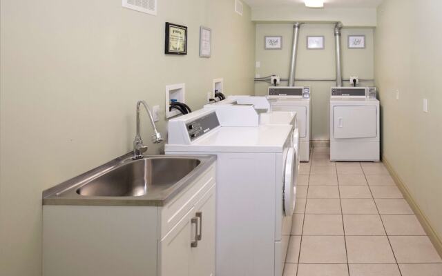 Days Inn & Suites Whitecourt