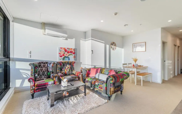 2Br Cbd Gem With City Views