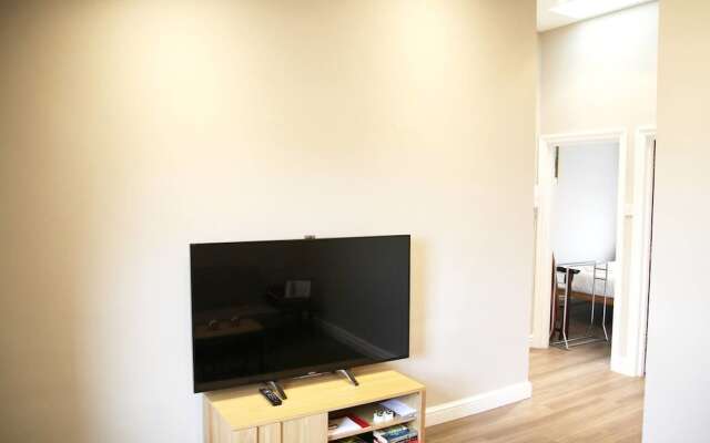 Modern and Stylish 2 Bedroom Flat in Notting Hill