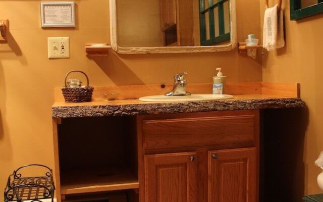 Kiwassa Lake Bed & Breakfast