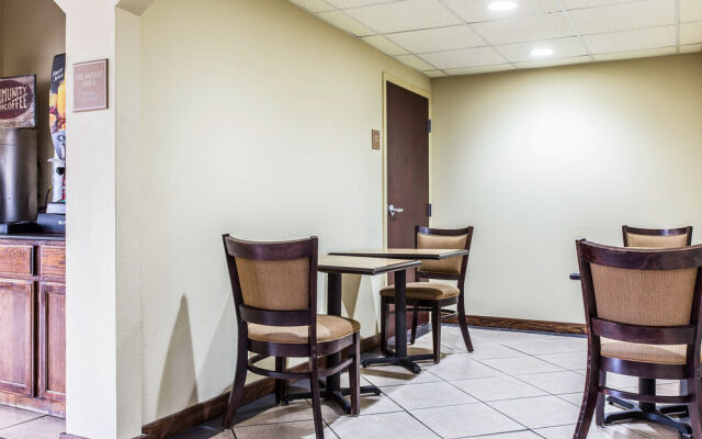 Country Hearth Inn & Suites