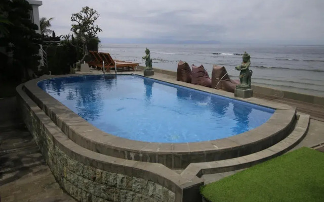 Green Beach Inn