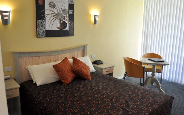 Black Dolphin Motel & Apartments