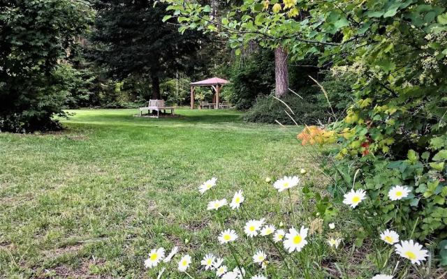 River Road Venue & Lodging