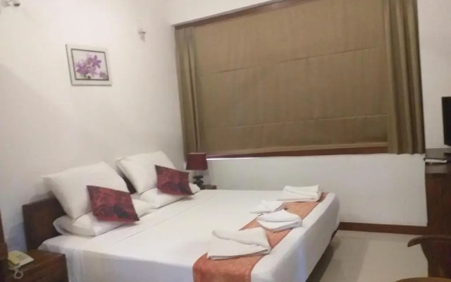 OYO 557 De Mansion