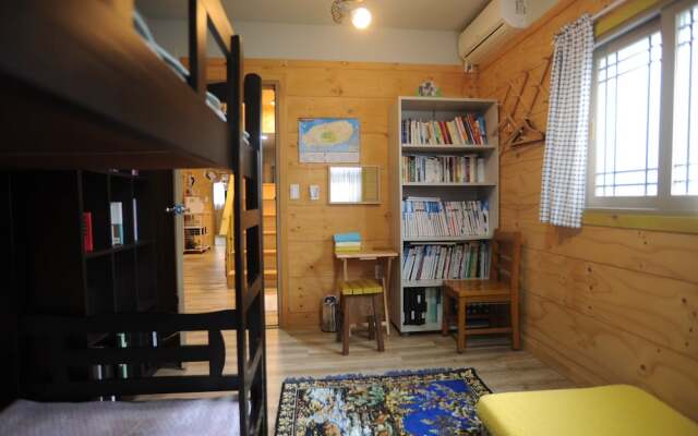 Basecamp Guesthouse - Hostel