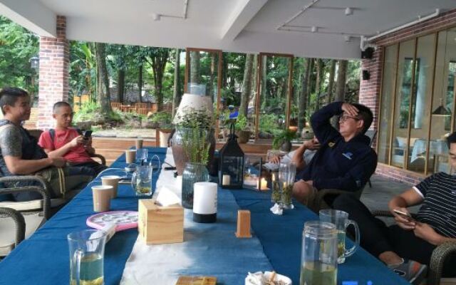 Wangfenglin Fengxi Banshan Inn