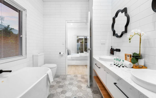 Zenhouse Solstice Designer 4-br Executive Retreat