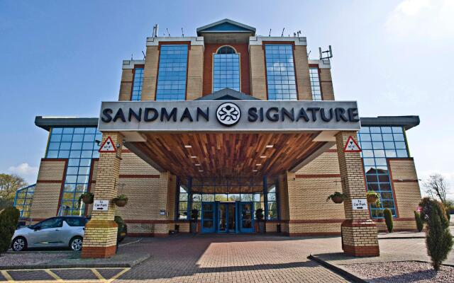 Sandman Signature London Gatwick Hotel