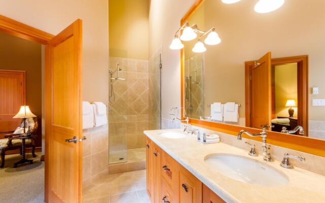 8140 Nicklaus North