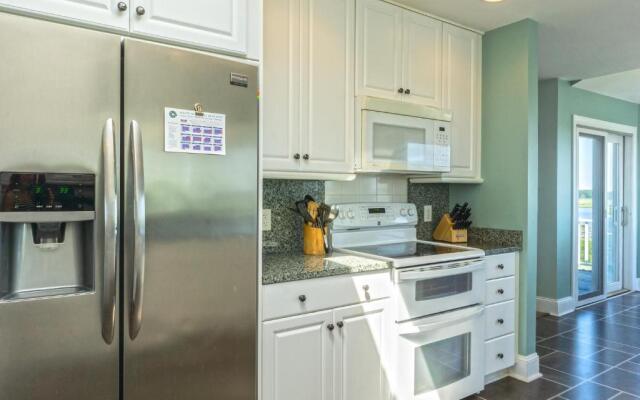 Pier Pleasure by Oak Island Accommodations