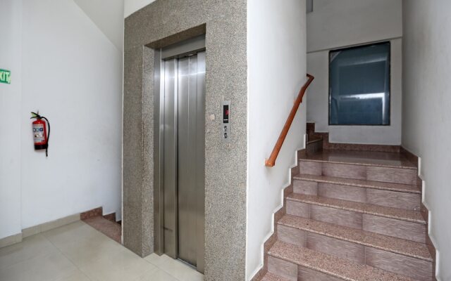 OYO 16004 Le Crescent
