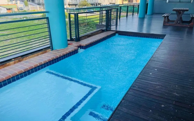 The Waves 1, Quayside Point Waterfront