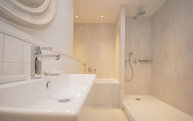 9 The Salterns, Chichester 402415