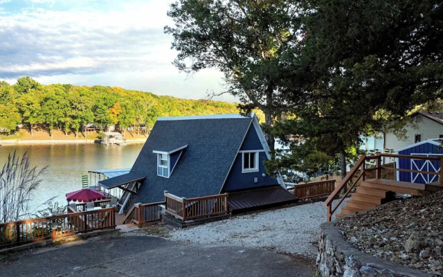 Sunrise Oasis - Enjoy Lakefront Living