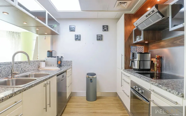WelHome - Stylish Breathtaking 2BR Apartment in Marina