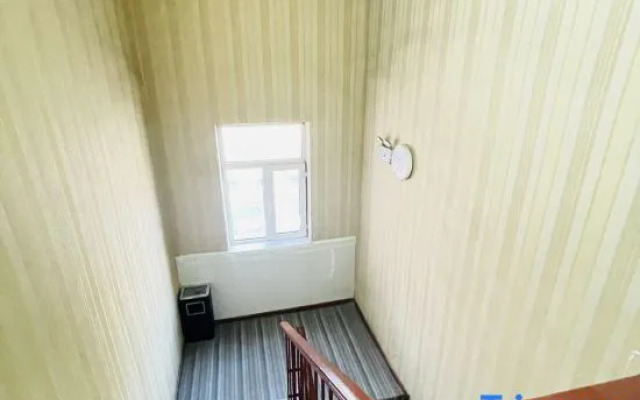 Urumqi Fenghong Express Hotel