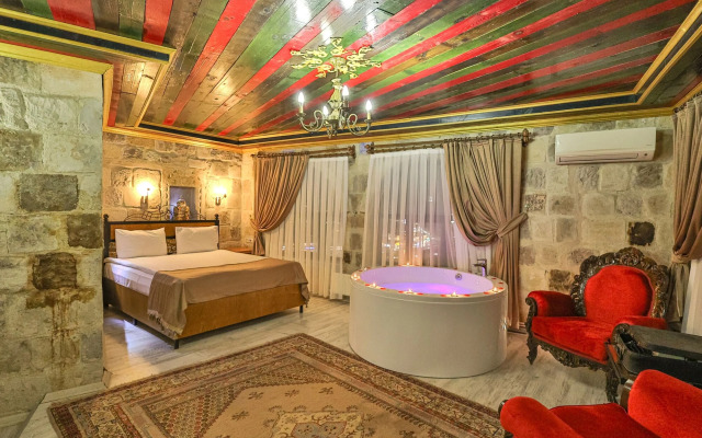 Bedrock Cave Hotel - Adults Only