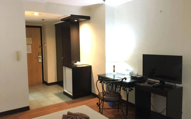 The Golden Peak Hotel & Suites powered by Cocotel