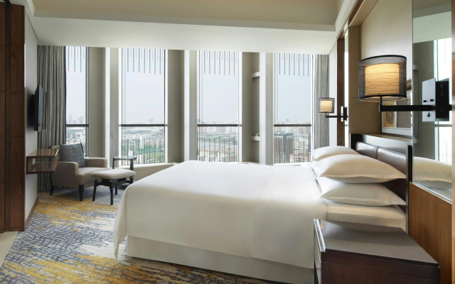 Sheraton Grand Shanghai Pudong Hotel & Residences – Guest Rooms – Shanghai