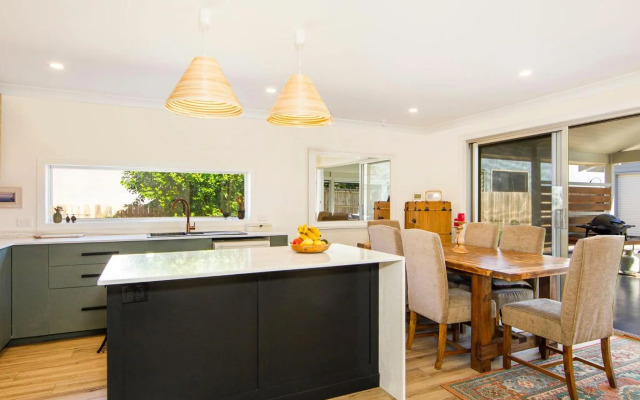 Spinnaker - Family Getaway - 2mins Walk to Beach