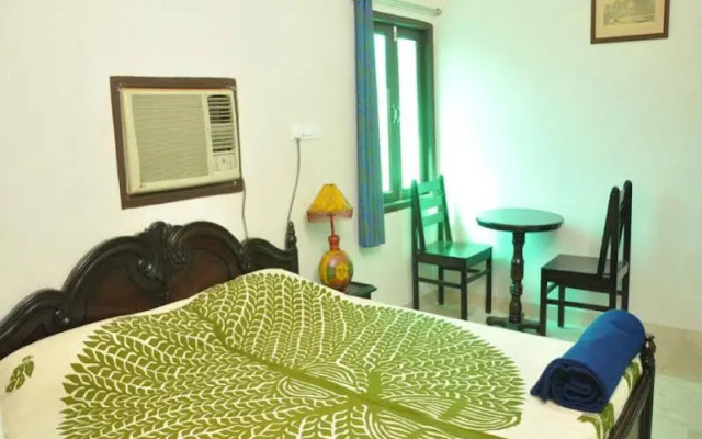 Lake Paradise Hotel