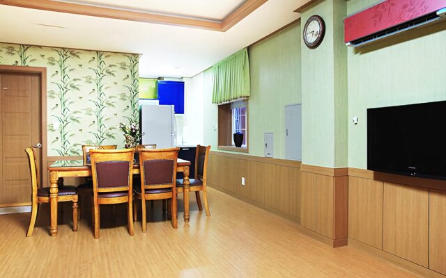 Ganghwa Haeneomi Pension