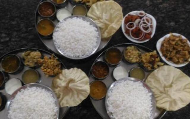Hotel Saravana Grand