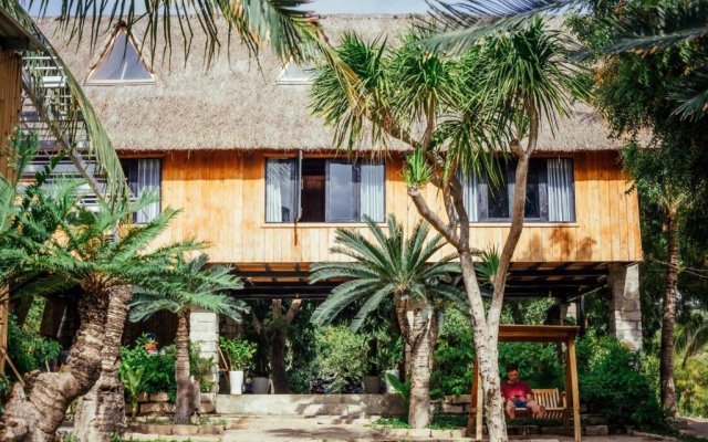 Villa Đảo Hoa Vàng Cam Ranh - Venue Travel