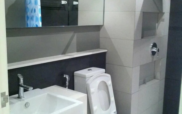 Thanyalak At The Gallery Condominium