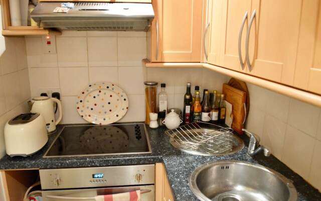 1 Bedroom Flat in Fulham Sleeps 3