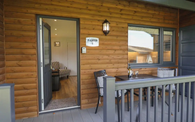 6 Pinewood Retreat