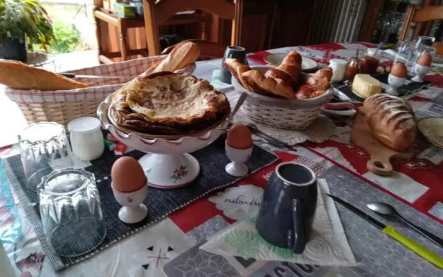 Les 3 chambres de LYLY situées a Brou