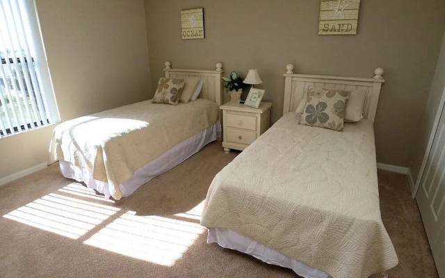 Lazy Breeze Holiday Home 4050