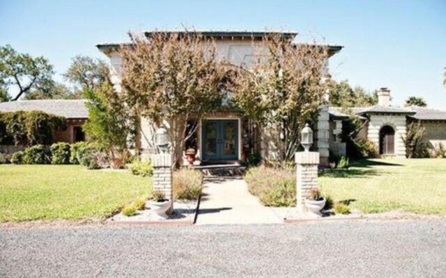 Live Oaks Bed and Breakfast