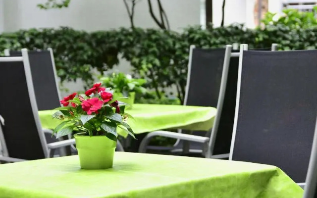Garden Hotel