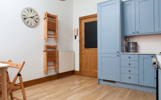 Traditional Luxury Apartment Sleeps 10 Guests