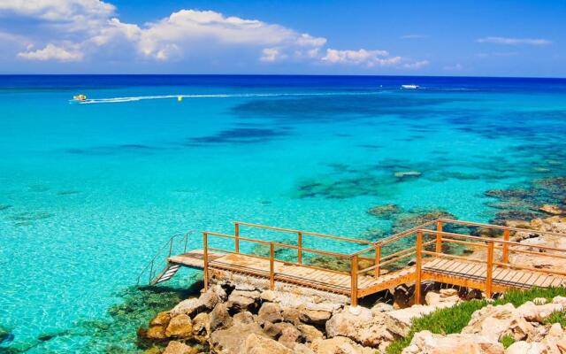 Villa Adonis Large Private Pool Walk to Beach