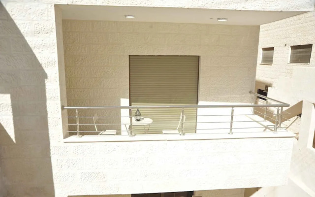 Amazing one Bedroom Apartment in Amman, Elwebdah 4