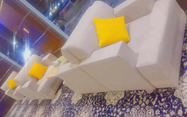 Evan Suites