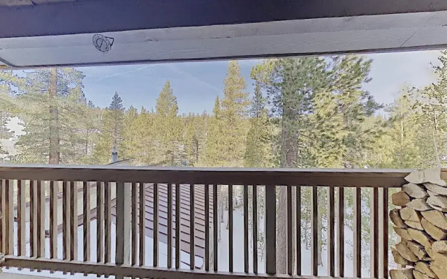 Spacious 2 Bedroom Condo with Loft! Stargazing, Quiet Neighborhood! by RedAwning