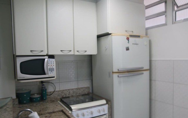 Pé na areia do Guarujá - Praia do Tombo (12F)